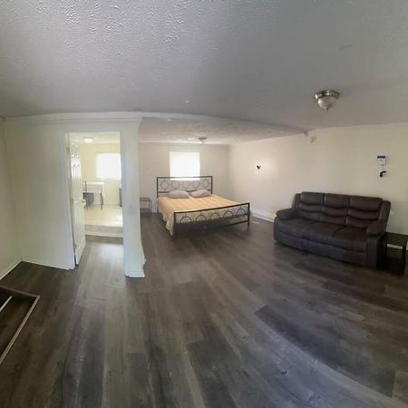 Charming 3-Bed, 1,5 Bath Home - Entire Space Just For You! Гудлетсвил Екстериор снимка