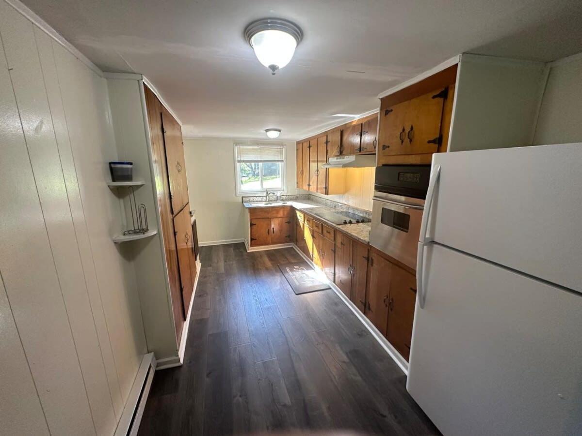 Charming 3-Bed, 1,5 Bath Home - Entire Space Just For You! Гудлетсвил Екстериор снимка