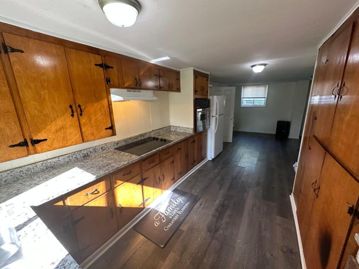 Charming 3-Bed, 1,5 Bath Home - Entire Space Just For You! Гудлетсвил Екстериор снимка